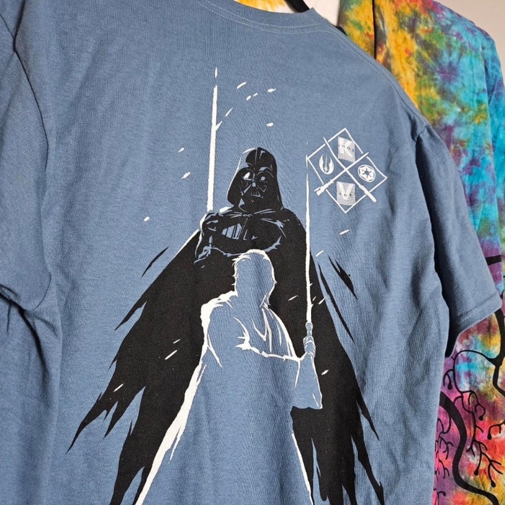 Star Wars Obi-Wan Kenobi Vader Silhouette T-Shirt. Size: Large Back Shirt Print.
